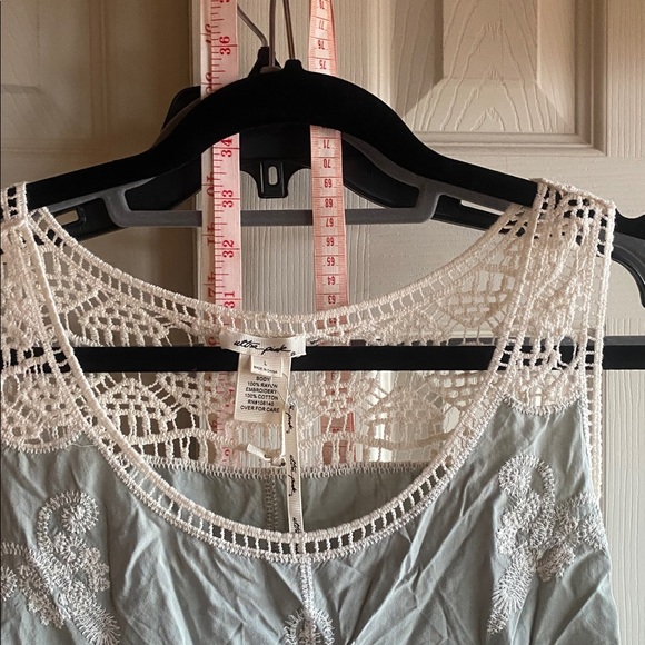 Ultra Pink NWT Soft Green & Cream Crochet Scoop Neck 100% Rayon Blouse Large - Picture 8 of 11